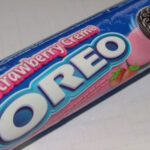 OREO Sanwich Cookies Strawberry Cream Flavor