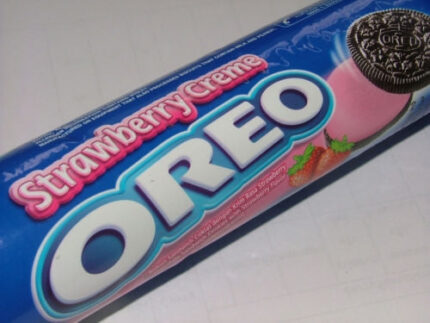 OREO Sanwich Cookies Strawberry Cream Flavor