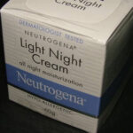 NEUTROGENA Light Night Moisturizing Cream 60g