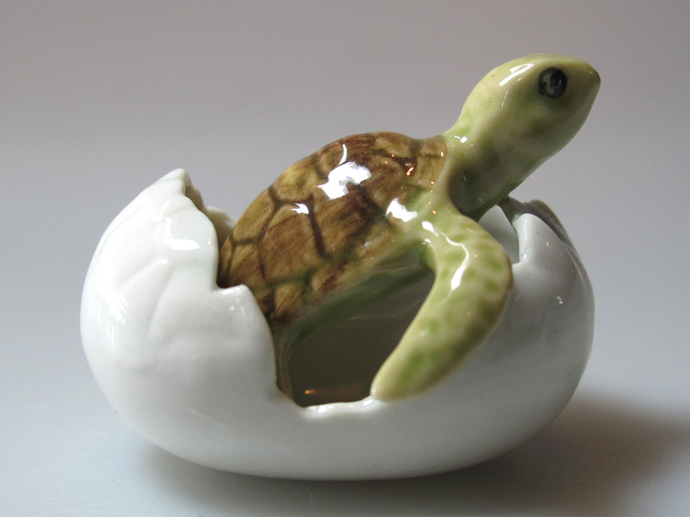 s-l1600_42bc5b64-afed-4dd3-92bc-ecd14e4d89cd.jpg Buy Handicraft Porcelain Miniature Marine Collectible Ceramic Turtle in EGG Figurine - Image 1