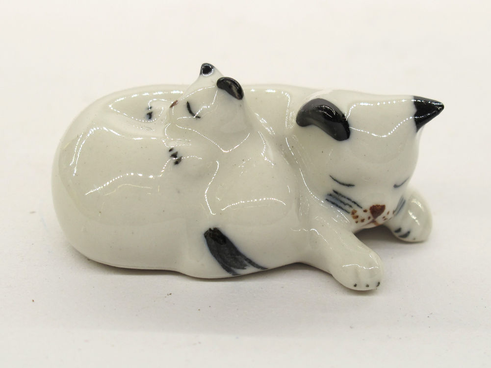 s-l1600_46adcae1-82b0-426e-89ff-570136fe003c.jpg Buy Hand Painted Miniature Collectible Ceramic Porcelain White Siamese Cat FIGURINE - Image 1