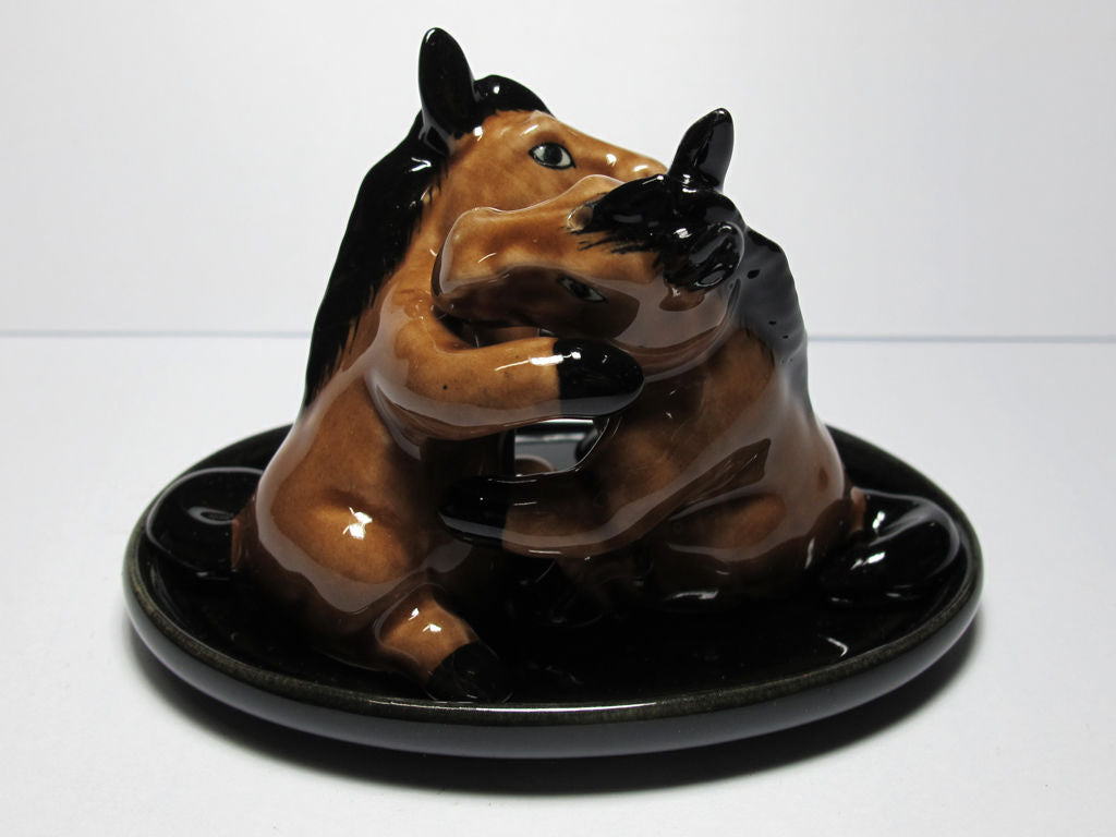 s-l1600_9d25b87b-cf1c-479b-a26e-ebaa04e1f93c.jpg Buy Craft Miniature Collectible Porcelain Blown Hugging Horse Salt and Pepper - Image 1