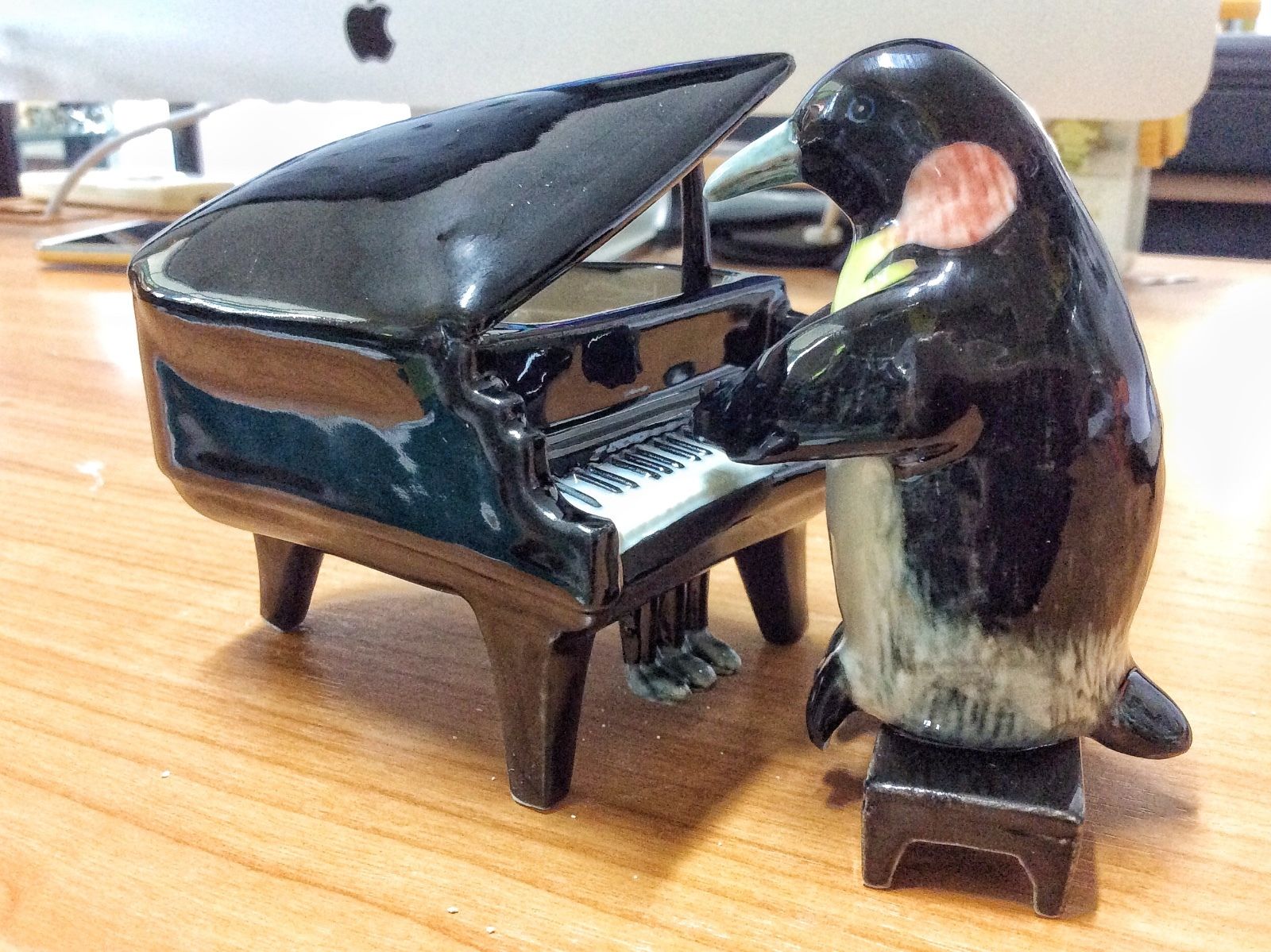 s-l1600_a581636c-4fb9-4bf4-890f-3b9466b5ae72.jpg Buy Handmade Miniatures Collectible Ceramic Penguin Play Piano FIGURINE Animals - Image 1