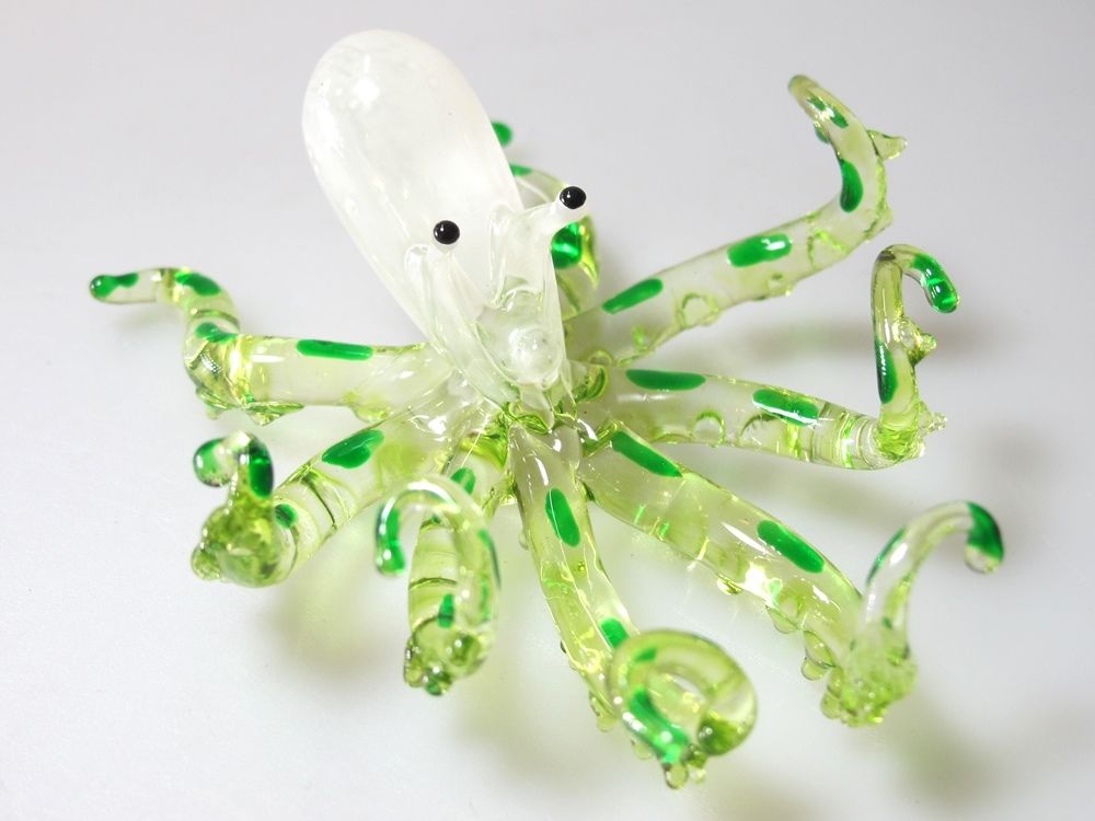 s-l1600_aaa78c70-cec0-4031-bde4-80dbda16b7f3.jpg Buy Aquarium Handicraft MINIATURE HAND BLOWN GLASS Green Octopus FIGURINE - Image 1
