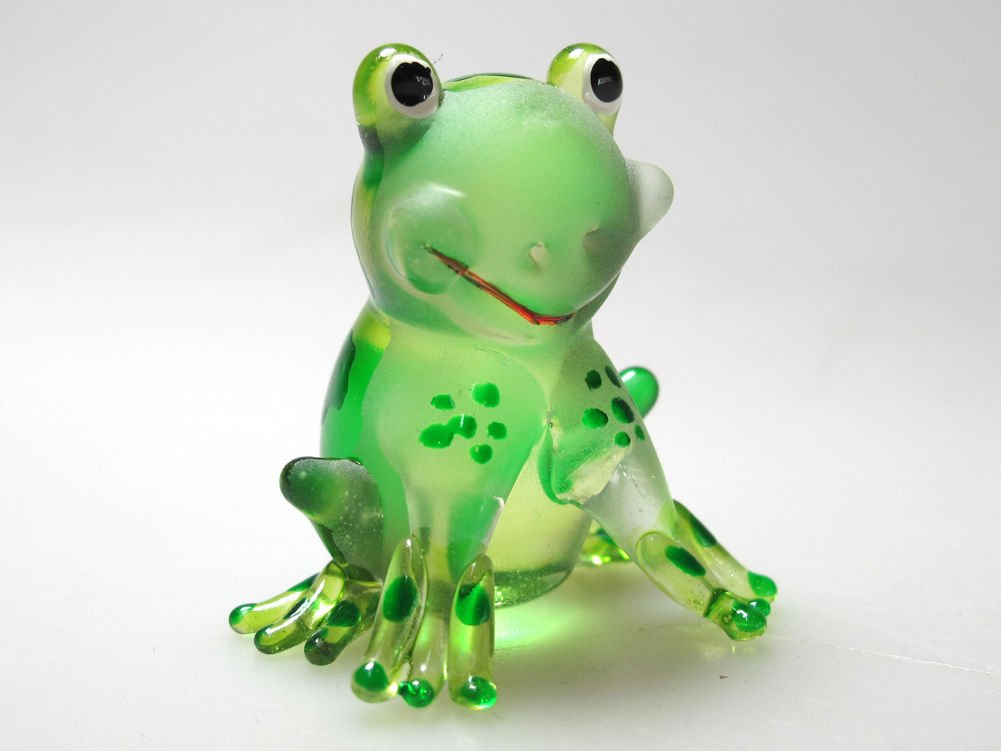 s-l1600_b31fd55a-ff8f-47dd-ab88-31bbec016198.jpg Buy COLLECTIBLE MINIATURE HAND BLOWN Art GLASS Green Kelo Cartoon Frog FIGURINE - Image 1