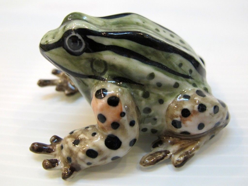 s-l1600_ca7179f3-22f5-4074-96c2-6bf754ffef98.jpg Buy Porcelain Miniatures Collectible Ceramic March Frog FIGURINE - Image 1