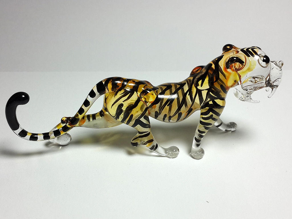 s-l1600_d7a5bf3a-3547-408e-94c0-a0175461cc2e.jpg Buy Wildlife Collectible MINIATURE HAND BLOWN GLASS Tiger FIGURINE - Image 1