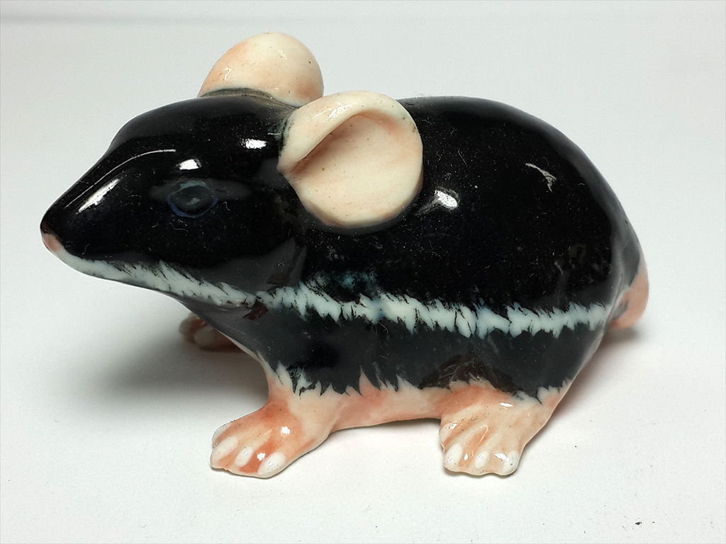 s-l1600_db2ed526-25eb-4783-a8e0-4f23c8c2db32.jpg Buy Hand Painted Miniature Collectible Ceramic Black Rat Mouse Figurine - Image 1