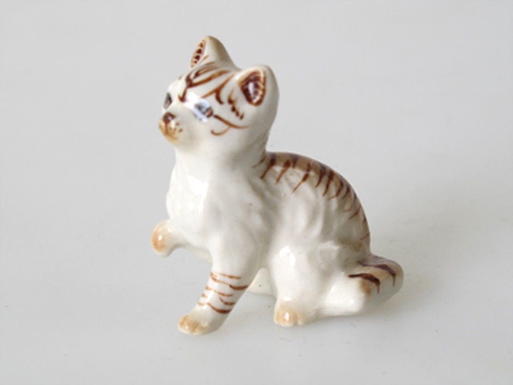 s-l1600_ea75f125-be61-4161-ba75-eb72f83b3da5.jpg Buy Hand Painted Miniature Collectible Ceramic Porcelain Siamese Cat FIGURINE - Image 1